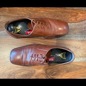 Men’s Toschi shoes size 9. Mint condition.